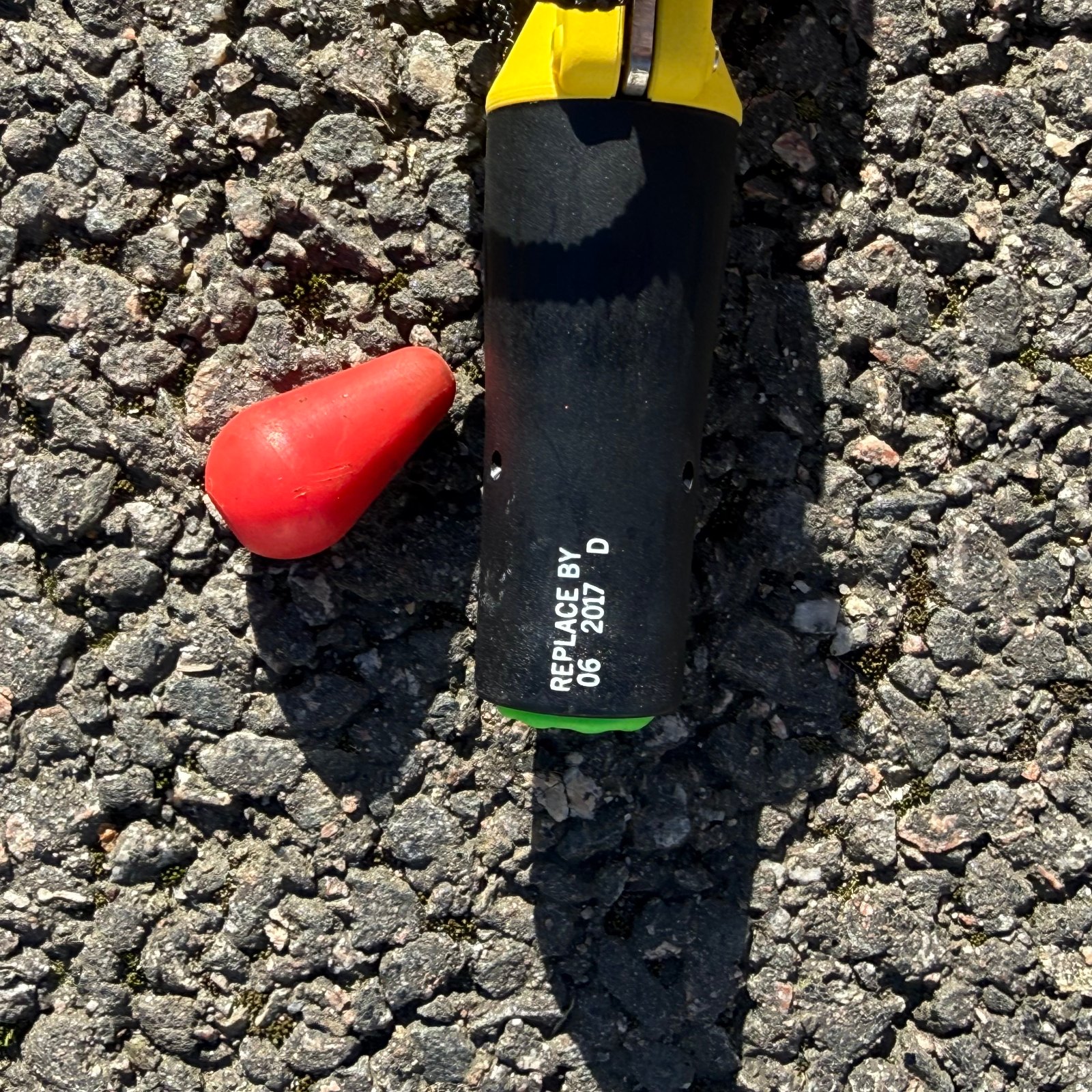 60g Lifejacket cylinder + Firing mechanism — photo 3 of 5