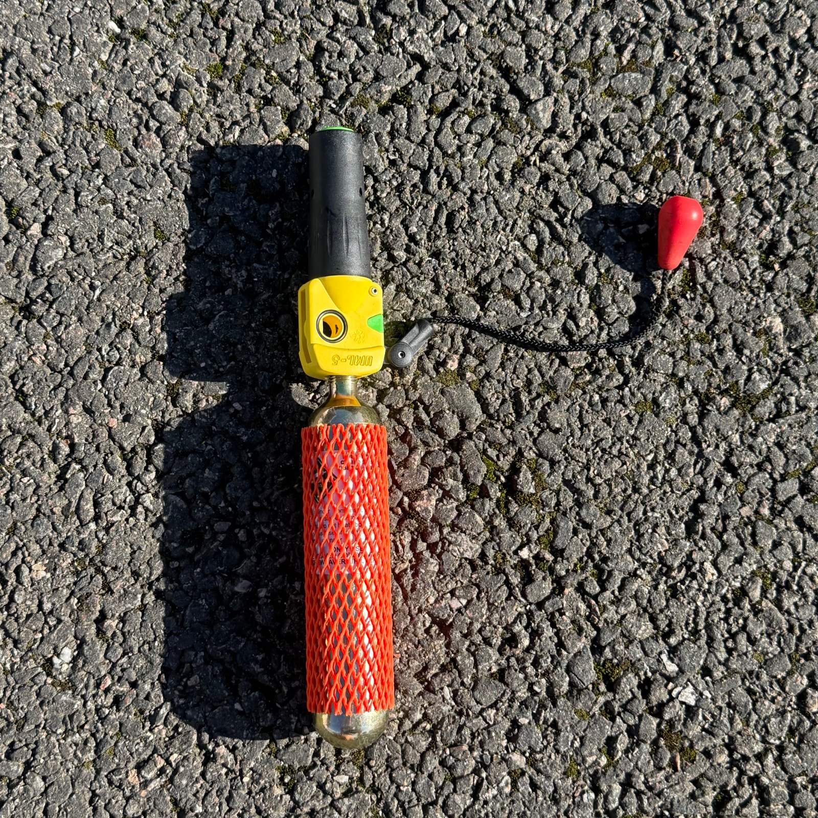 60g Lifejacket cylinder + Firing mechanism — photo 1 of 5